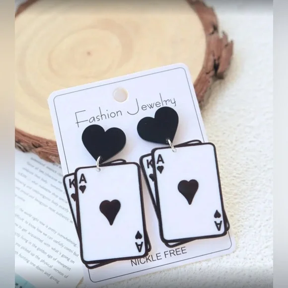 ✨NEW Black and White Playing Card Earrings - Picture 1 of 4